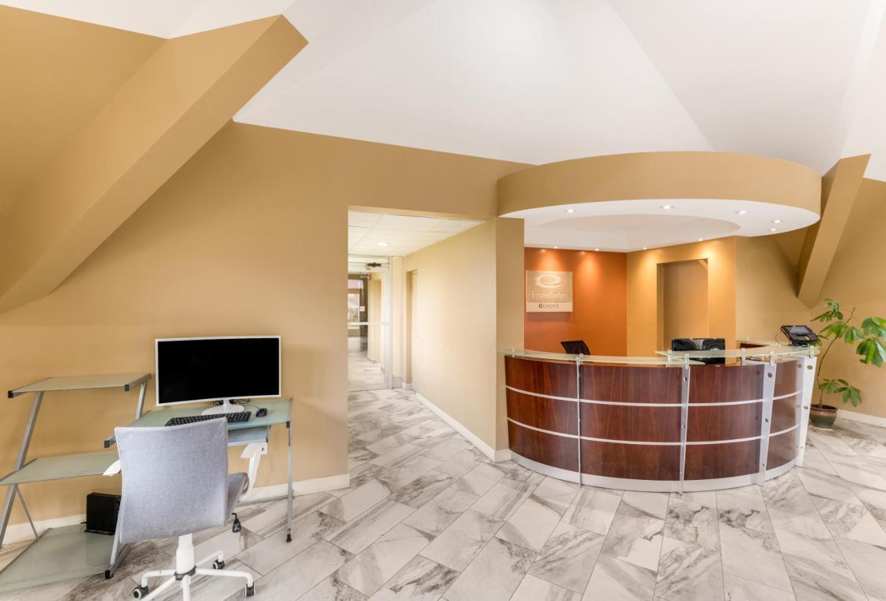 Econo Lodge Inn & Suites Binghamton Esterno foto