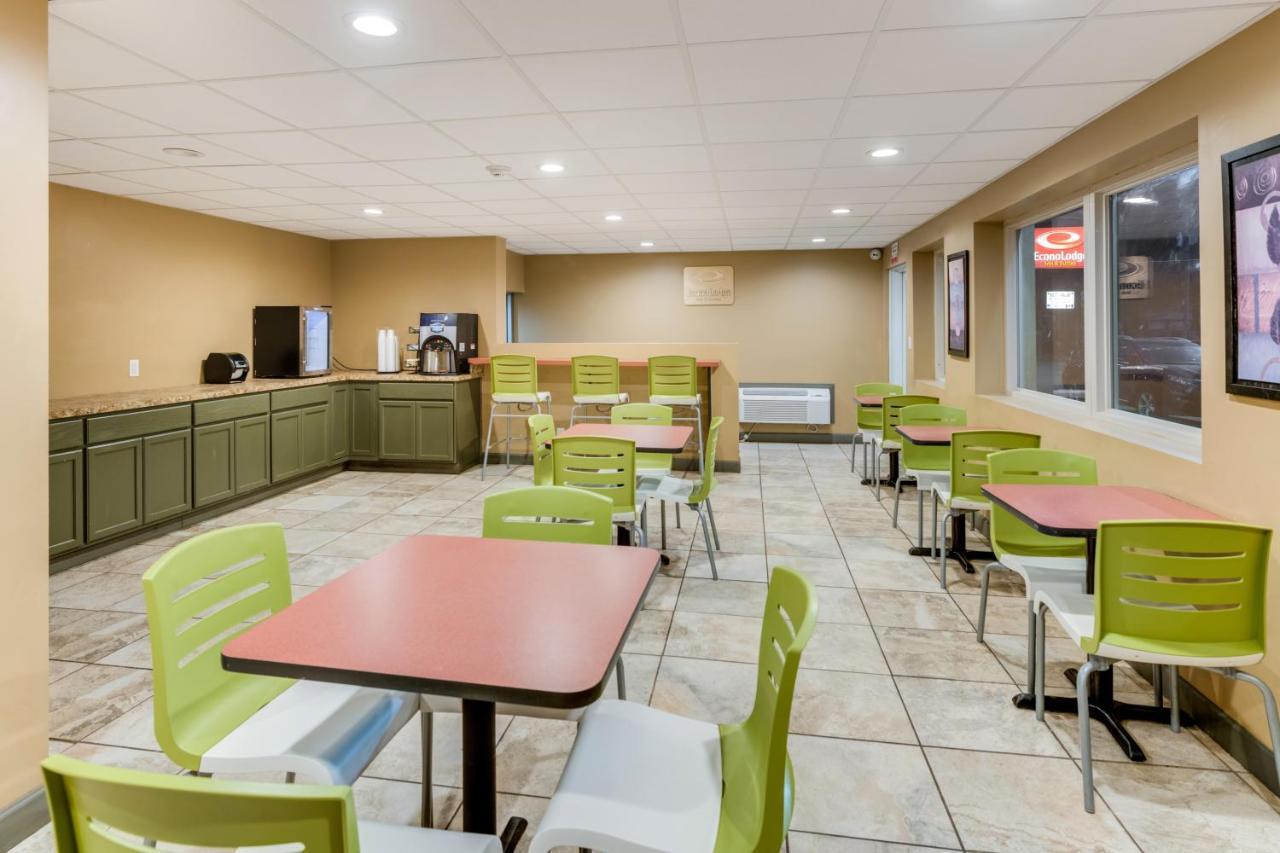 Econo Lodge Inn & Suites Binghamton Esterno foto