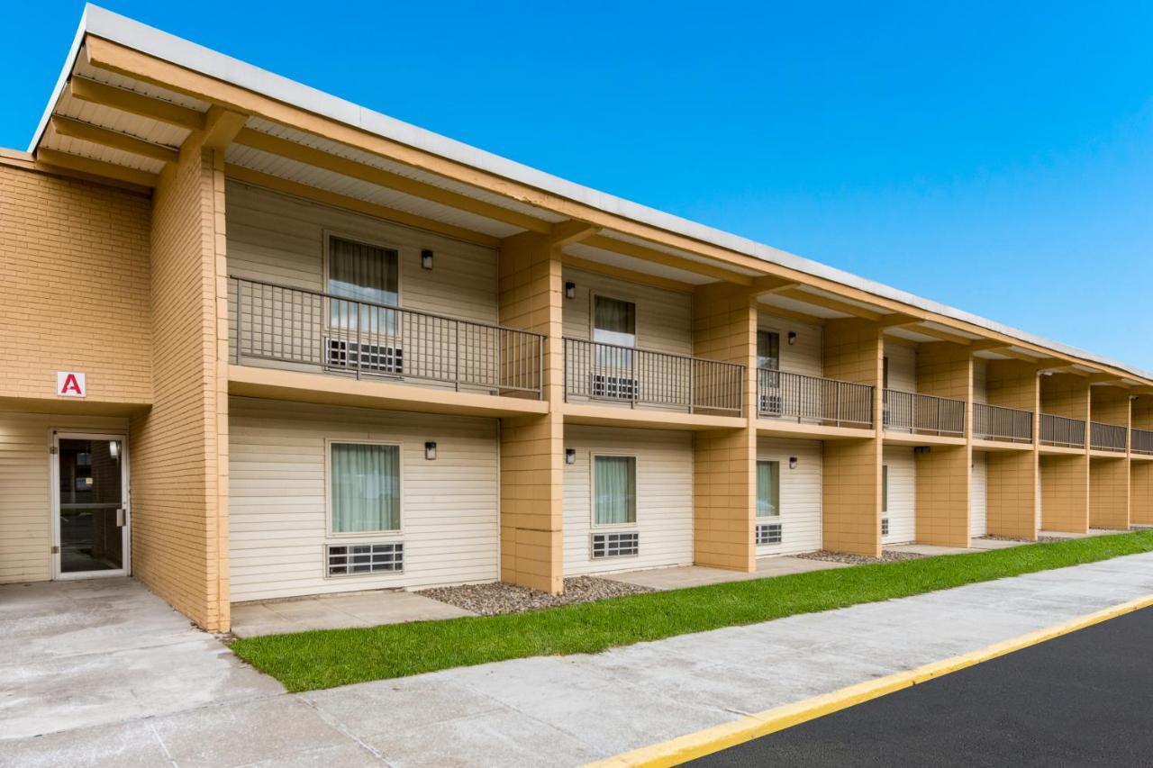 Econo Lodge Inn & Suites Binghamton Esterno foto