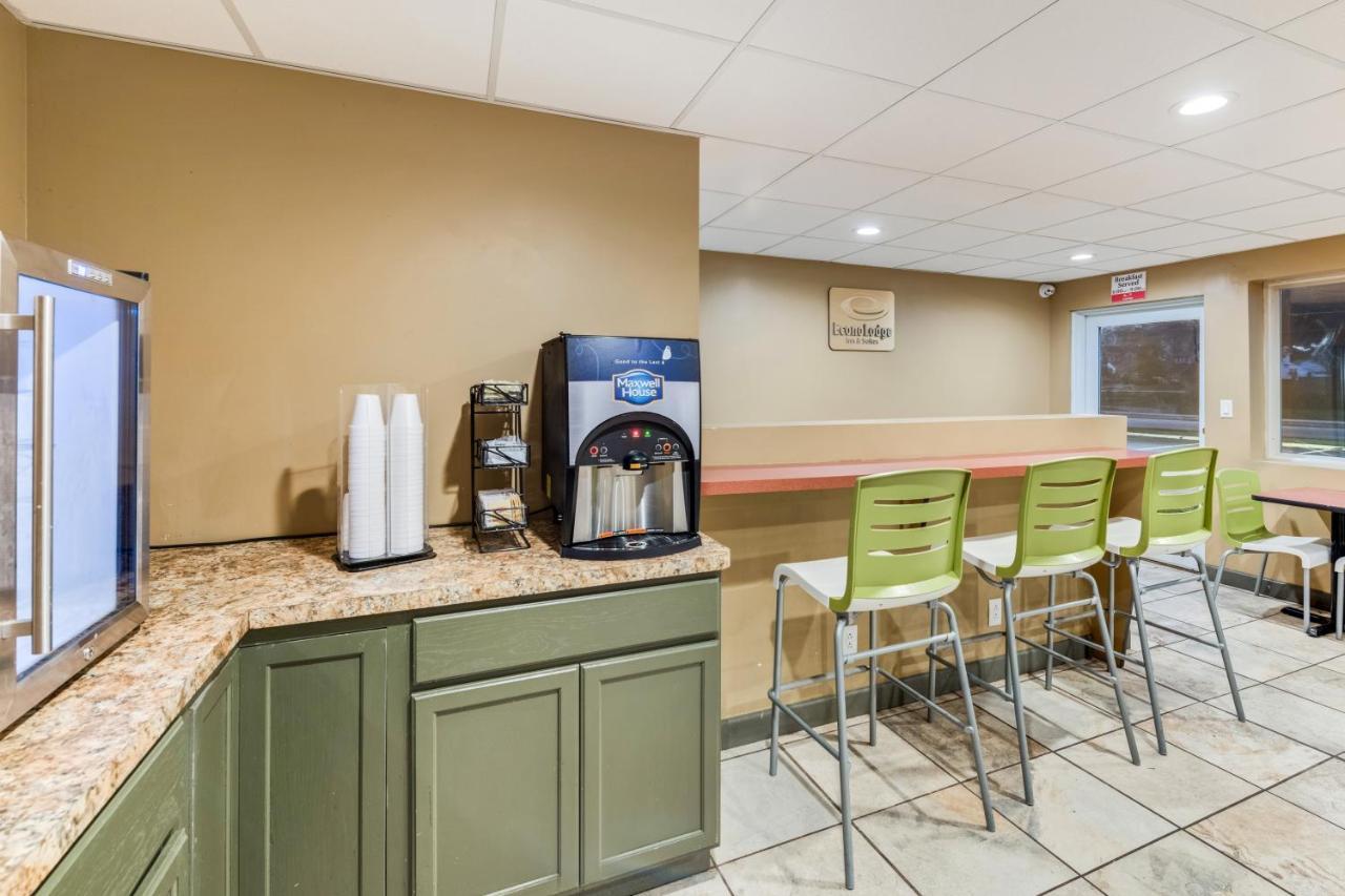 Econo Lodge Inn & Suites Binghamton Esterno foto