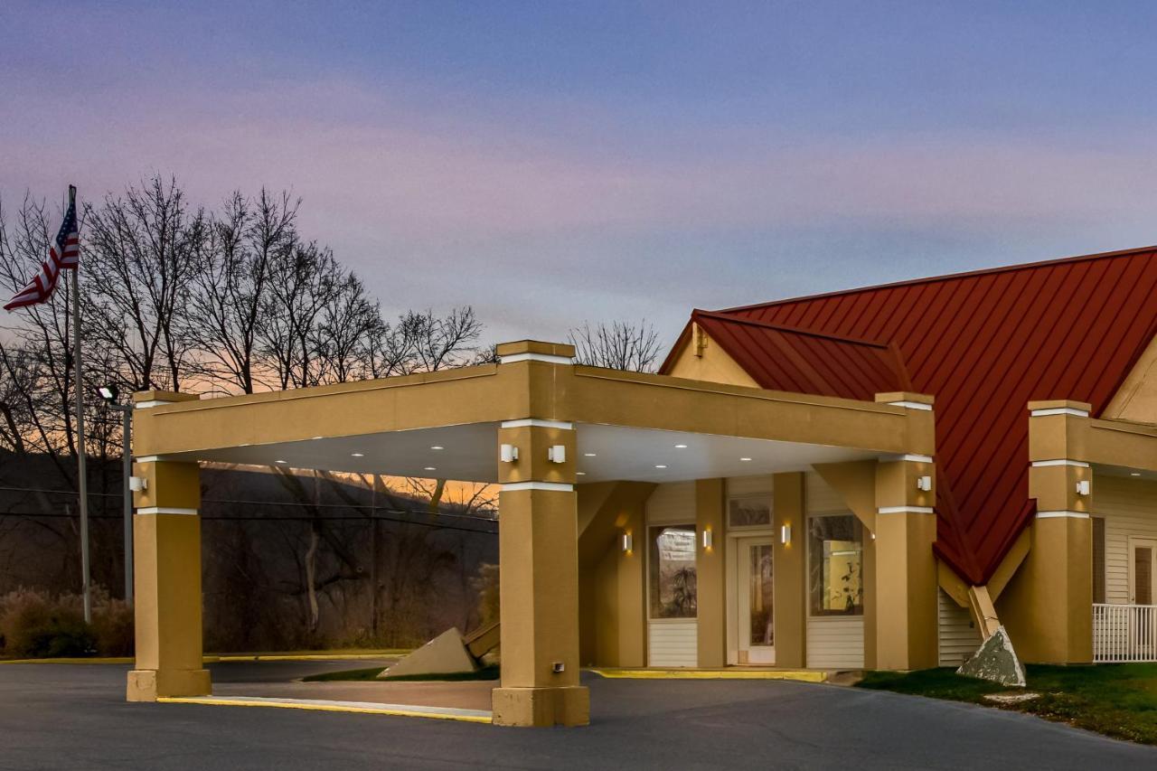 Econo Lodge Inn & Suites Binghamton Esterno foto