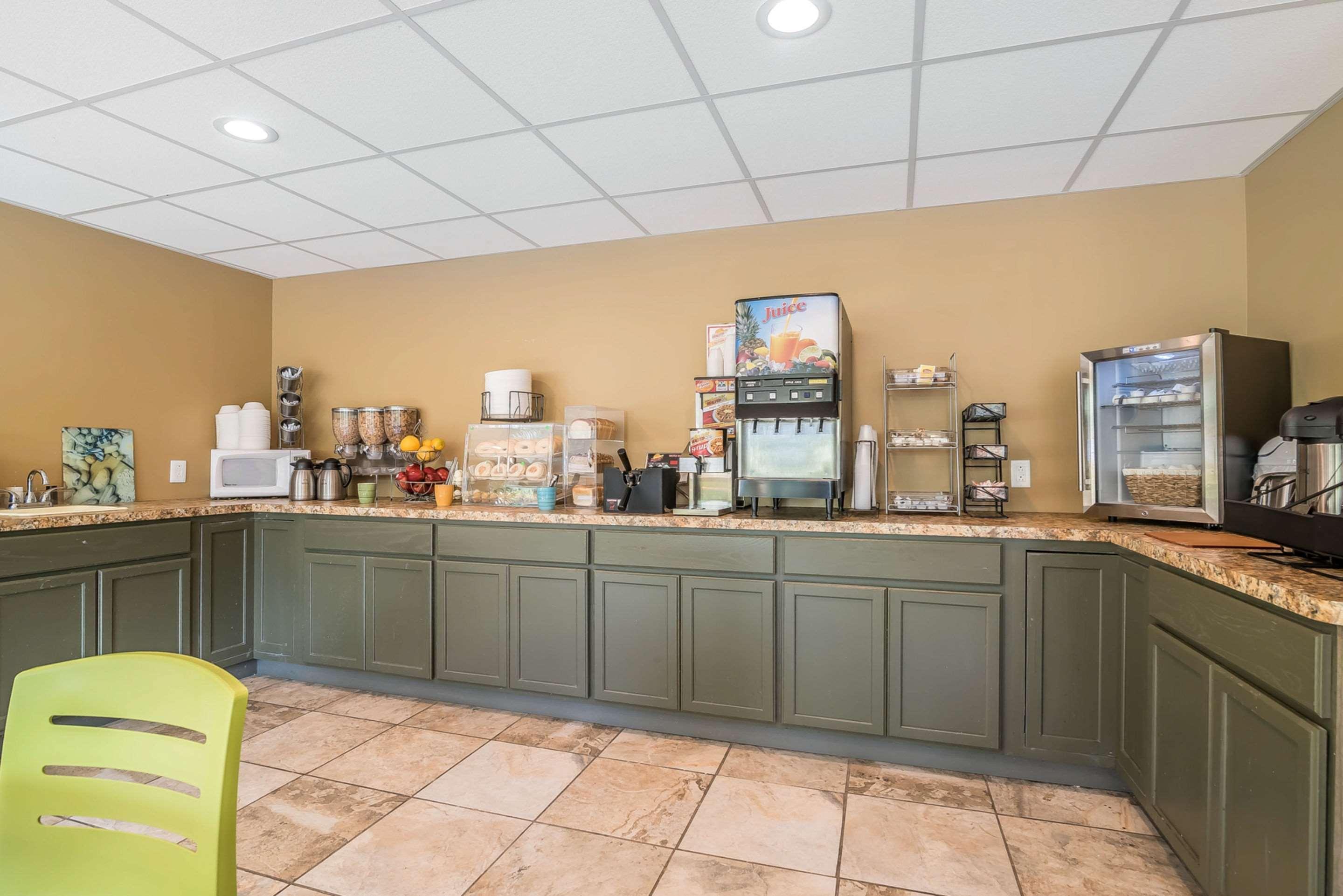 Econo Lodge Inn & Suites Binghamton Esterno foto