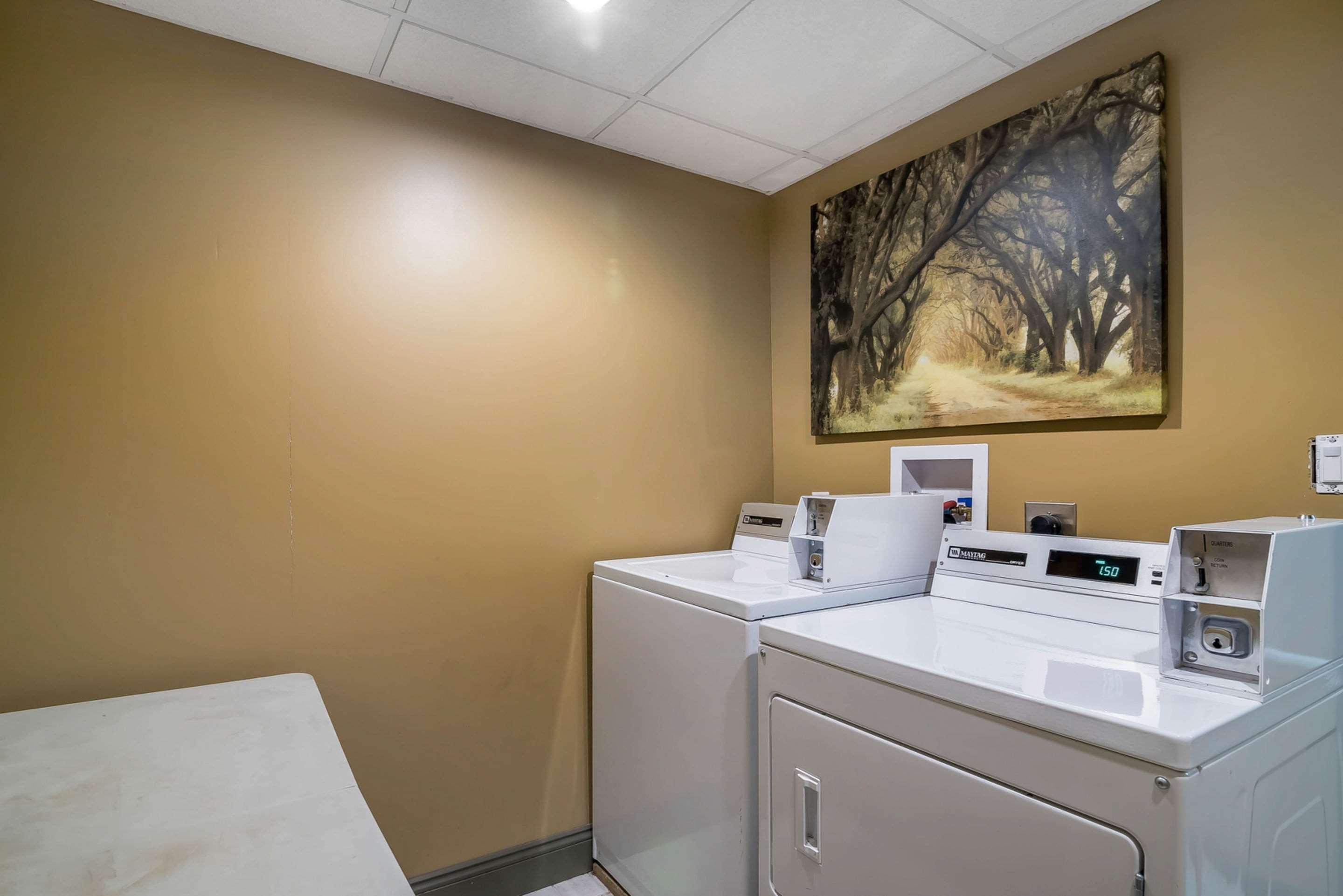 Econo Lodge Inn & Suites Binghamton Esterno foto