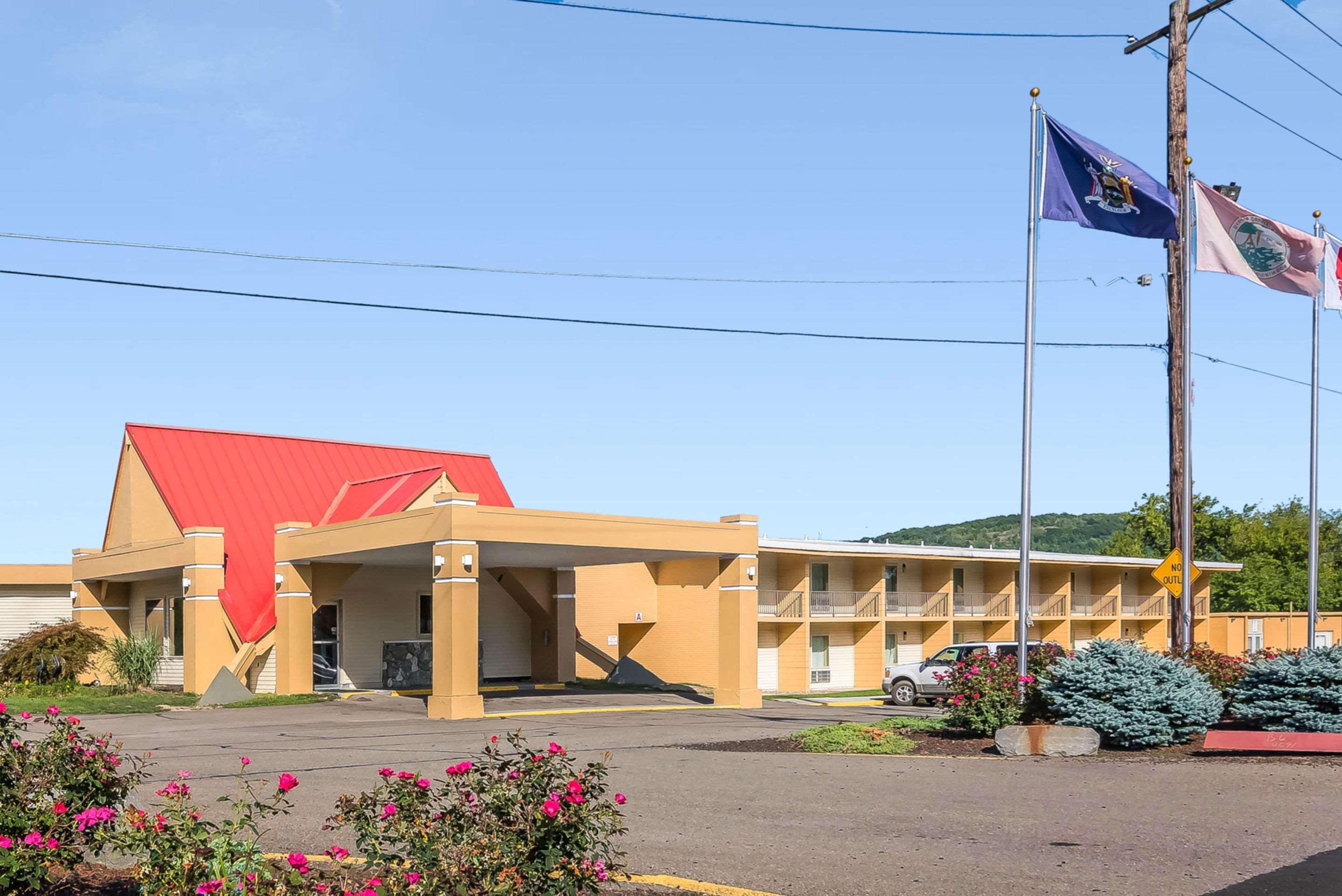 Econo Lodge Inn & Suites Binghamton Esterno foto