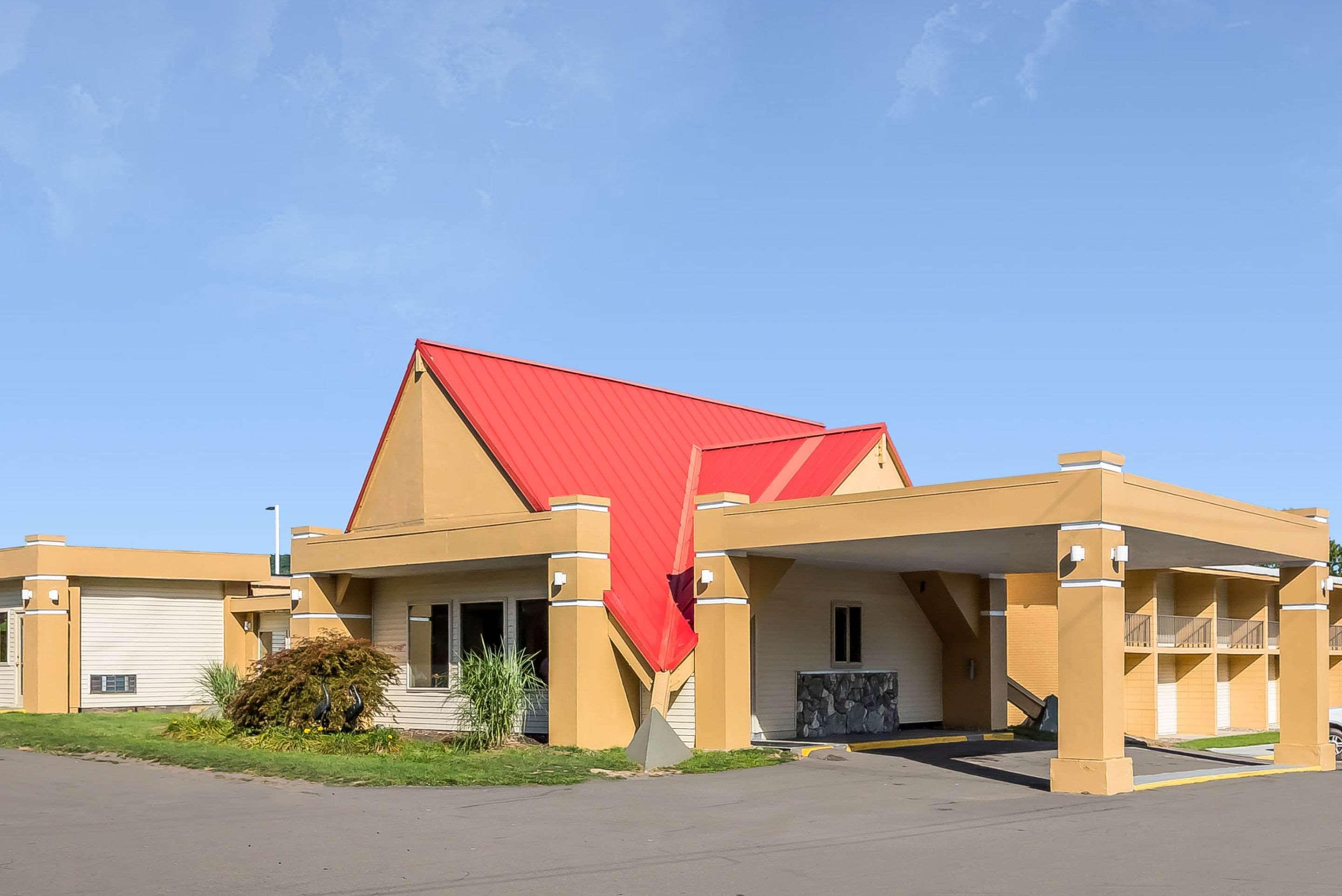 Econo Lodge Inn & Suites Binghamton Esterno foto