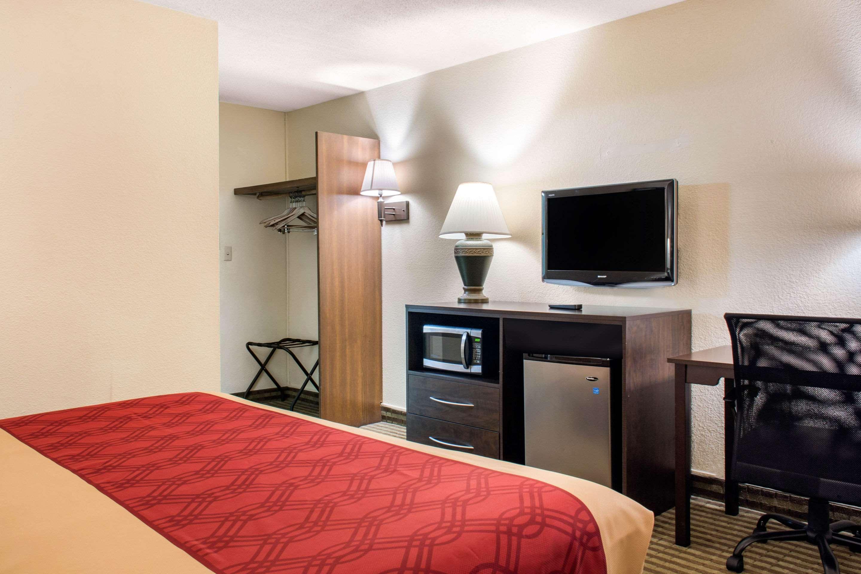 Econo Lodge Inn & Suites Binghamton Esterno foto