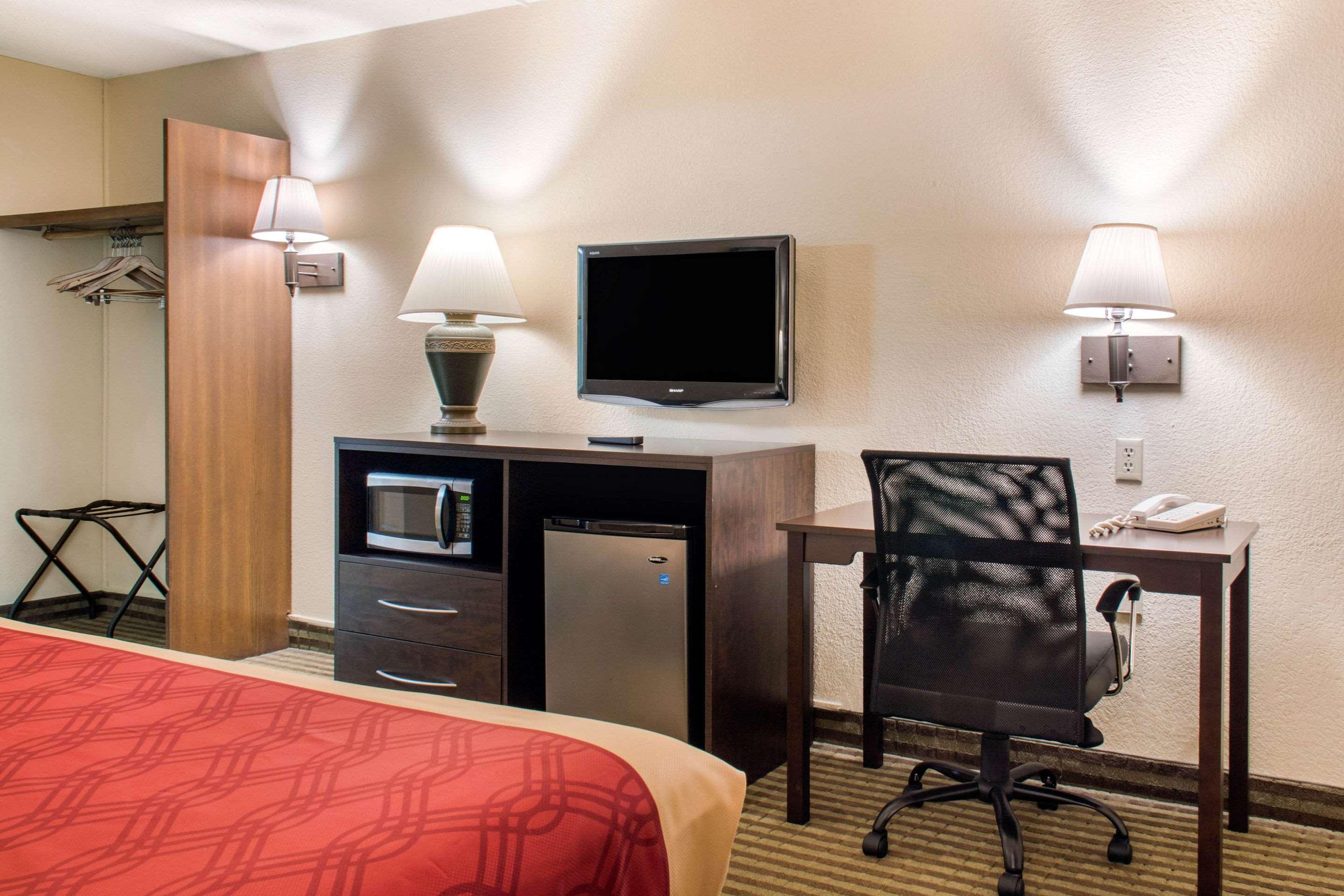 Econo Lodge Inn & Suites Binghamton Esterno foto