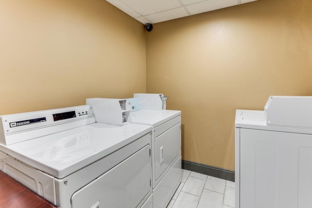 Econo Lodge Inn & Suites Binghamton Esterno foto