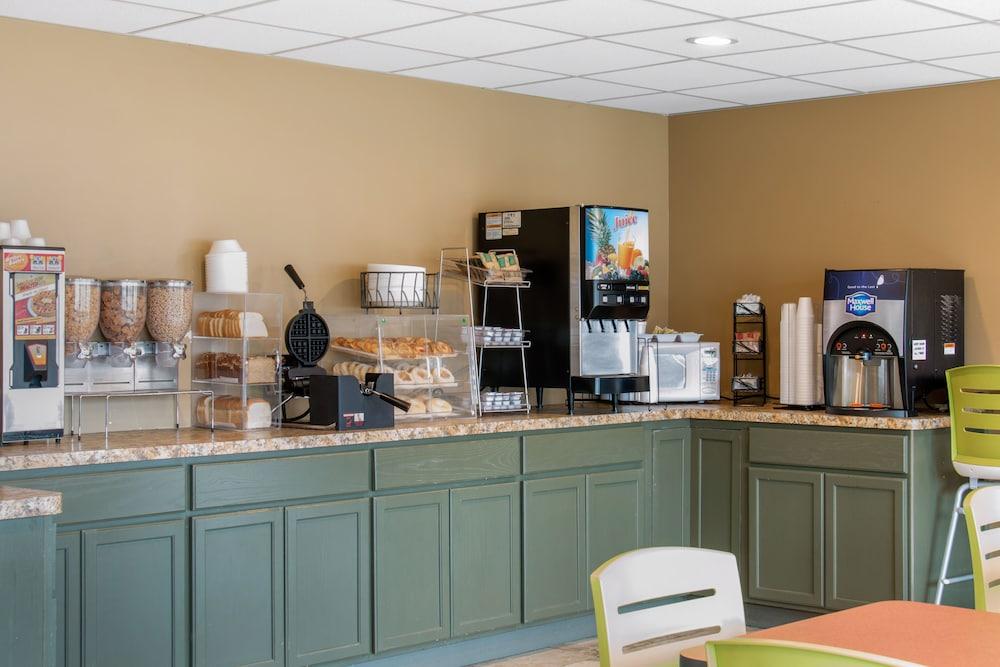 Econo Lodge Inn & Suites Binghamton Esterno foto