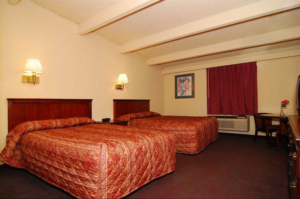 Econo Lodge Inn & Suites Binghamton Esterno foto