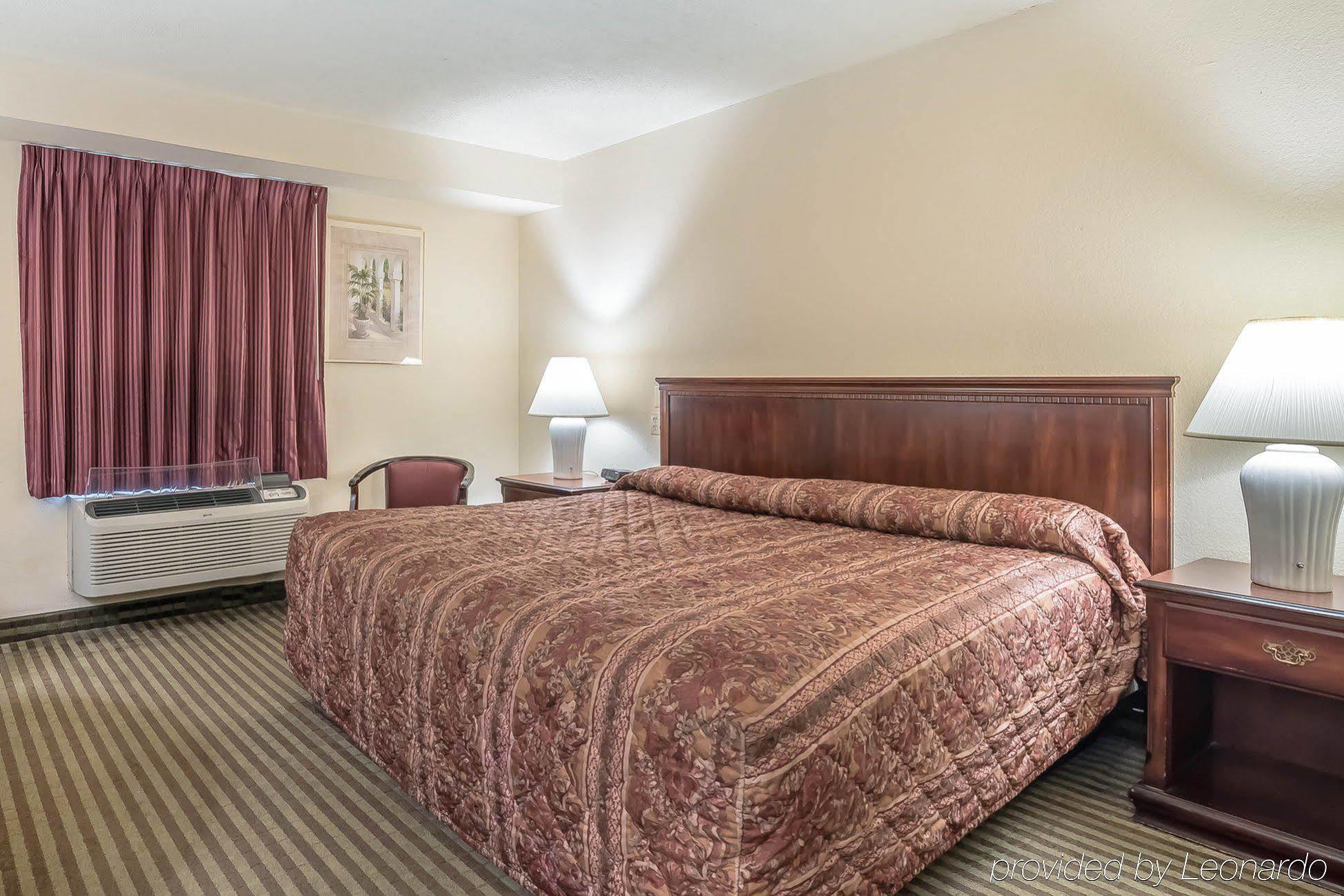 Econo Lodge Inn & Suites Binghamton Esterno foto