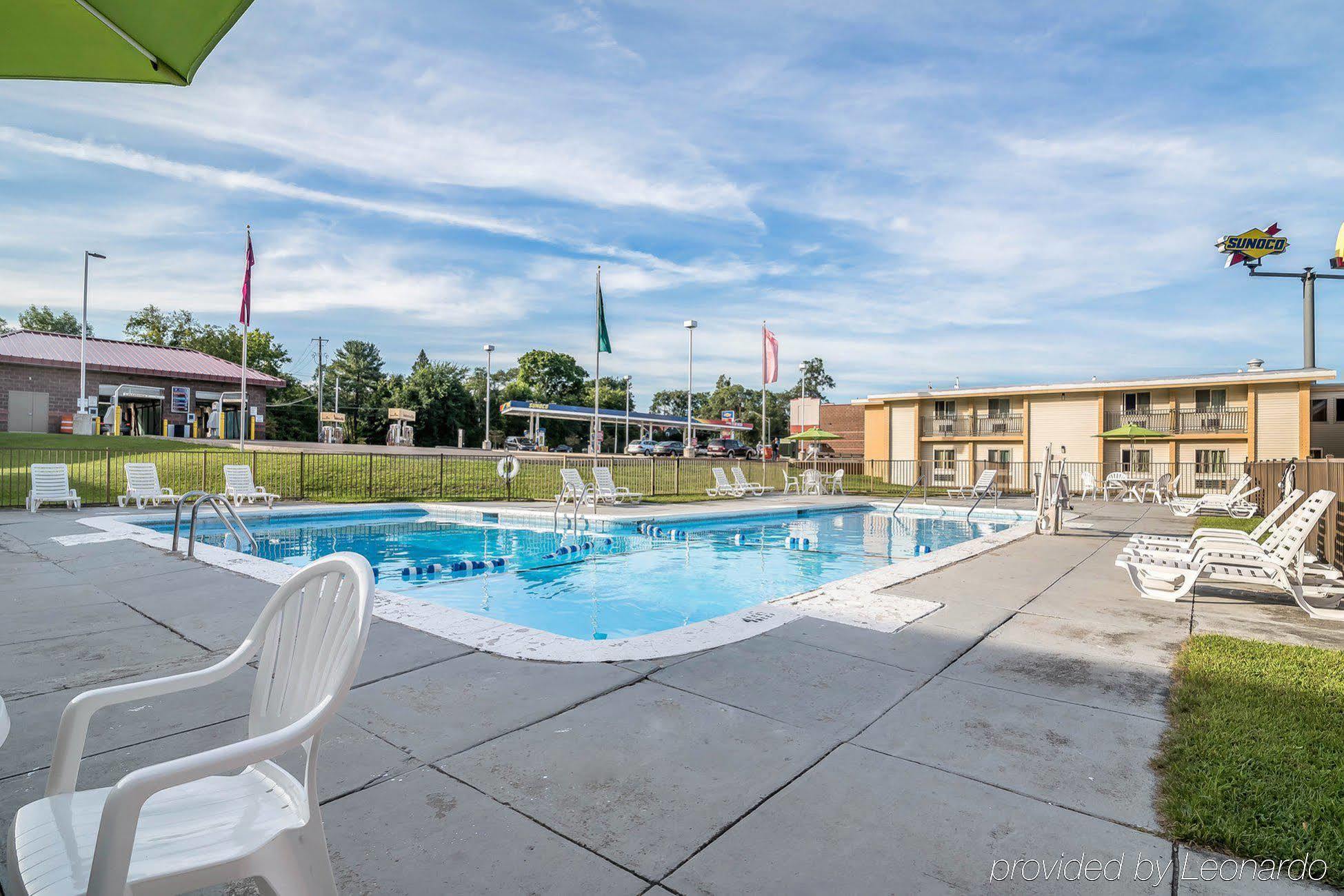 Econo Lodge Inn & Suites Binghamton Esterno foto