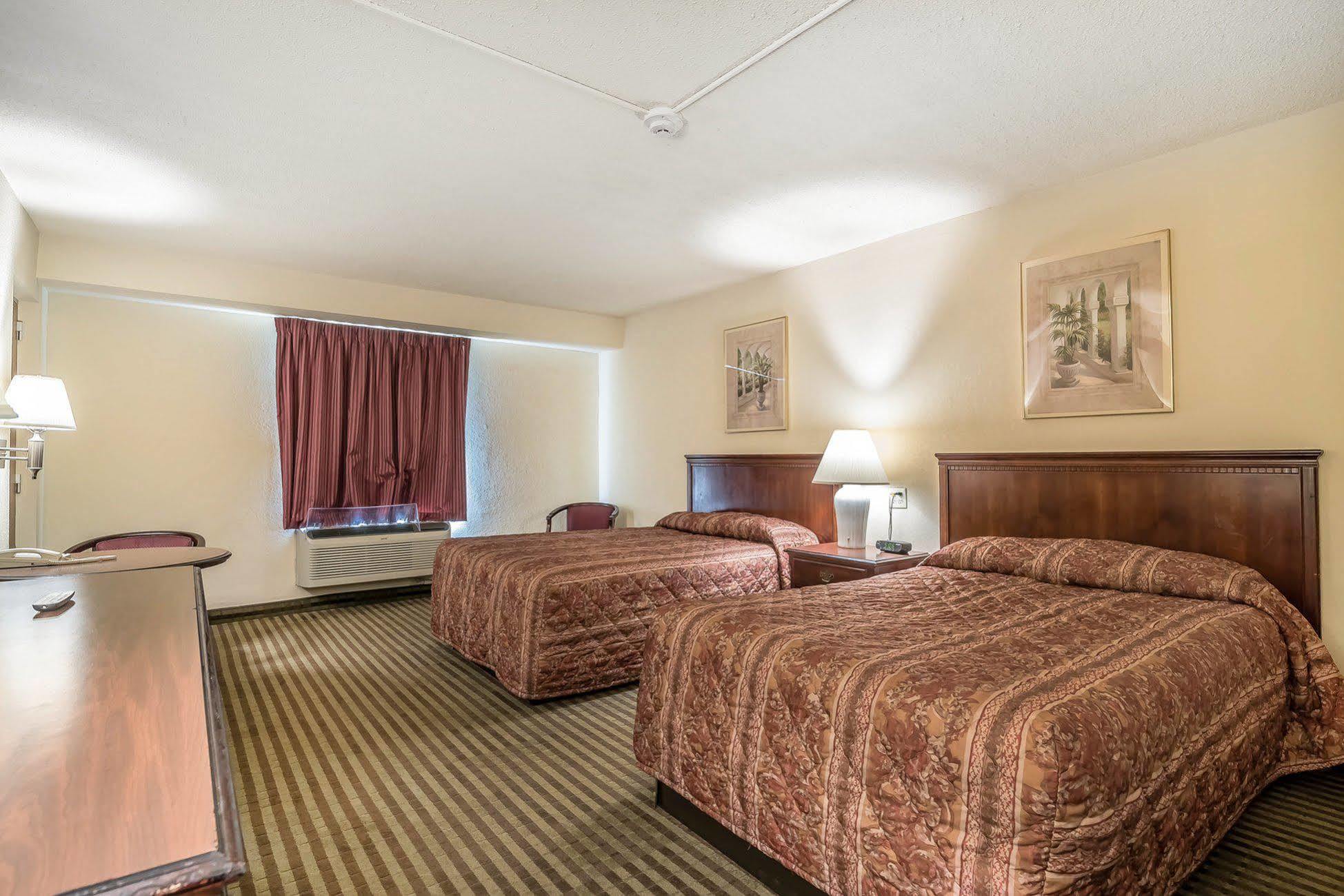 Econo Lodge Inn & Suites Binghamton Esterno foto