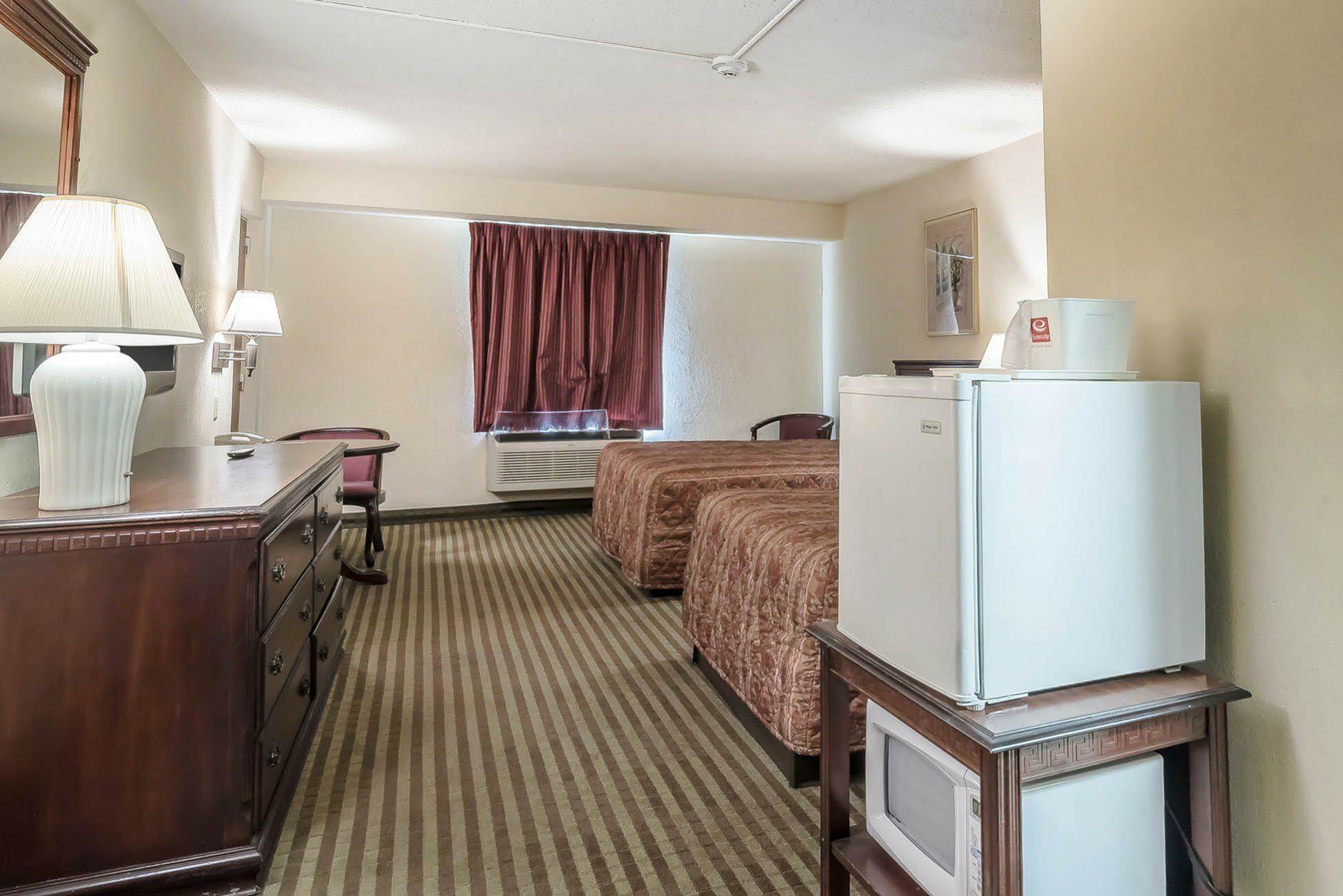 Econo Lodge Inn & Suites Binghamton Esterno foto